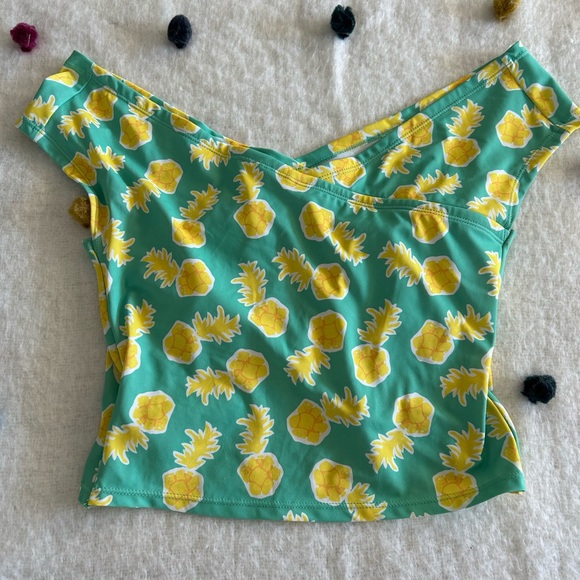 KJ off the shoulder pineapples - Picture 1 of 3